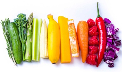 Kleurrijk eten is gezond, van groene groente tot rood en paars fruit