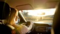 Vrouw in auto