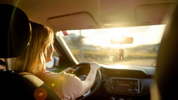 Vrouw in auto