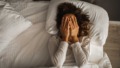 Vrouw slaapt slecht