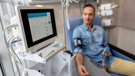 man krijgt immunotherapie