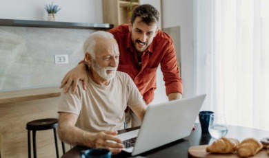 Vader en zoon regelen samen de digitale erfenis