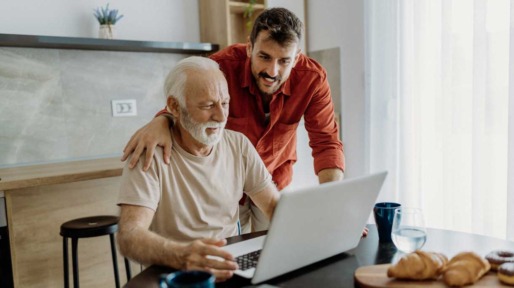 Vader en zoon regelen samen de digitale erfenis
