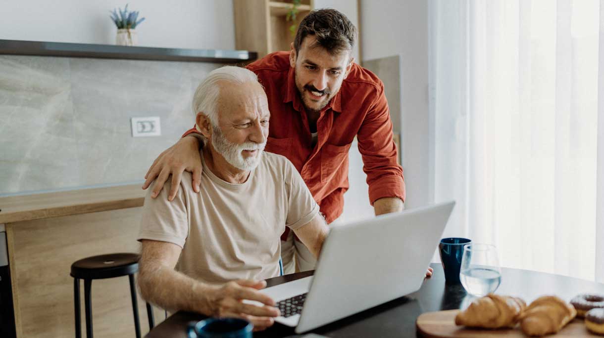 Vader en zoon regelen samen de digitale erfenis