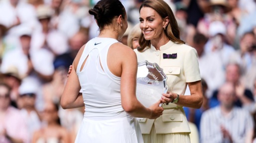 Catherine reikt prijs uit op Wimbledom
