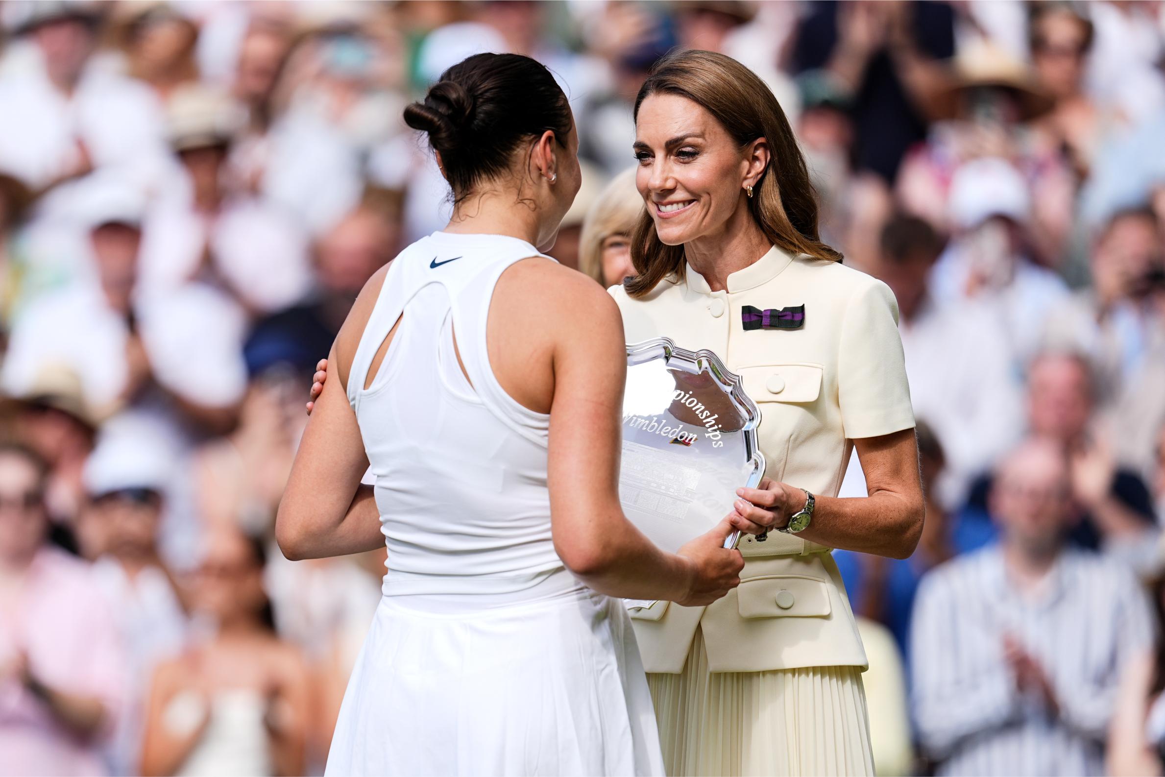 Catherine reikt prijs uit op Wimbledom