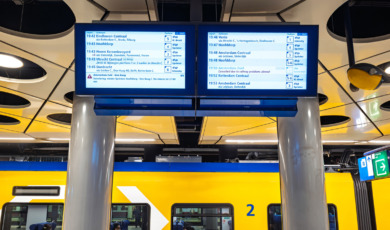 Treinborden op het station