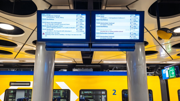 Treinborden op het station