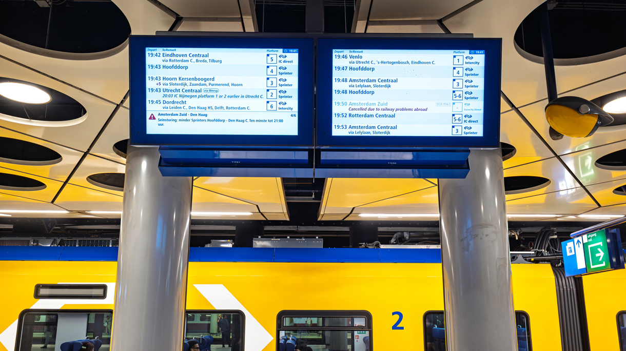 Treinborden op het station