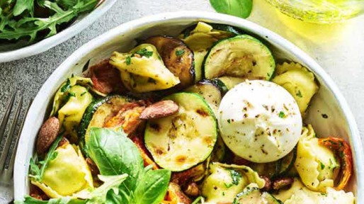 Salade van gevulde pasta met gegrilde groenten