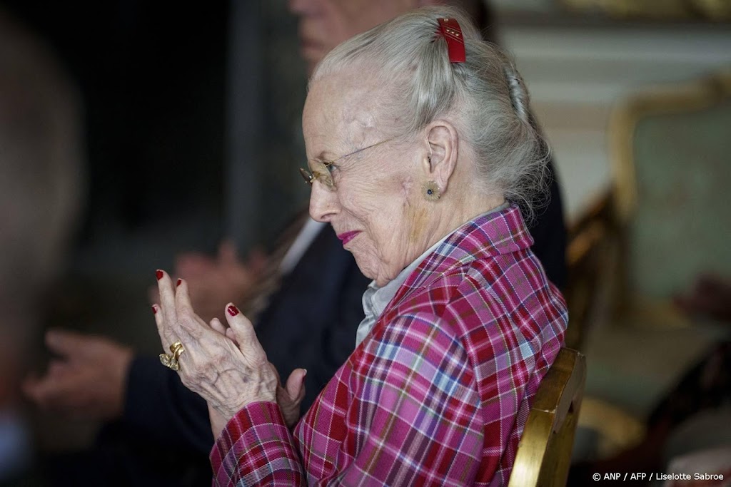 Deense koningin Margrethe bezoekt restauratie kasteel