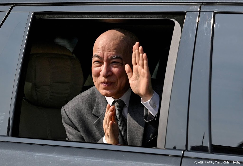 Koning van Cambodja weer thuis na kankerbehandeling in China