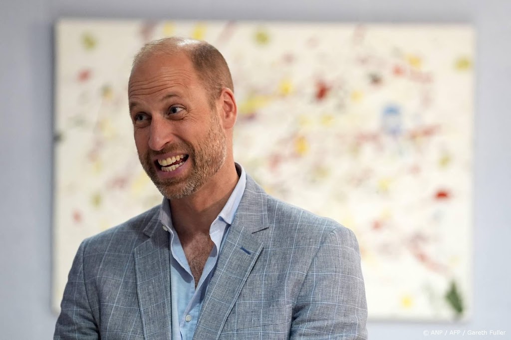 William wint polowedstrijd tijdens zeldzaam familiebezoek Harry