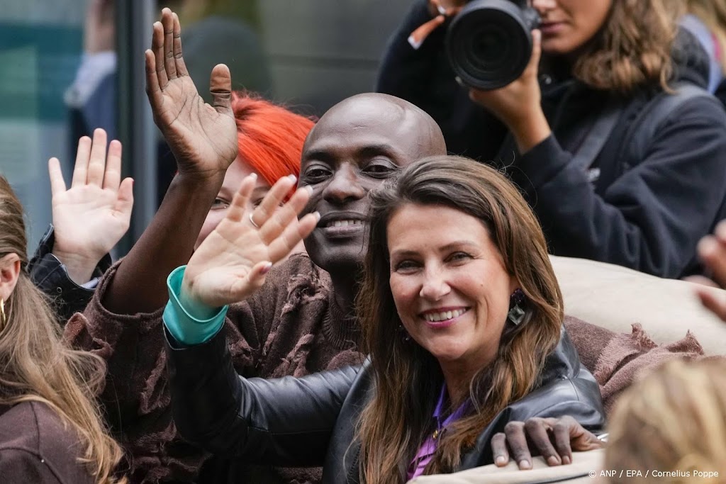 Märtha Louise wenst Noorse voetbalploeg succes op WK
