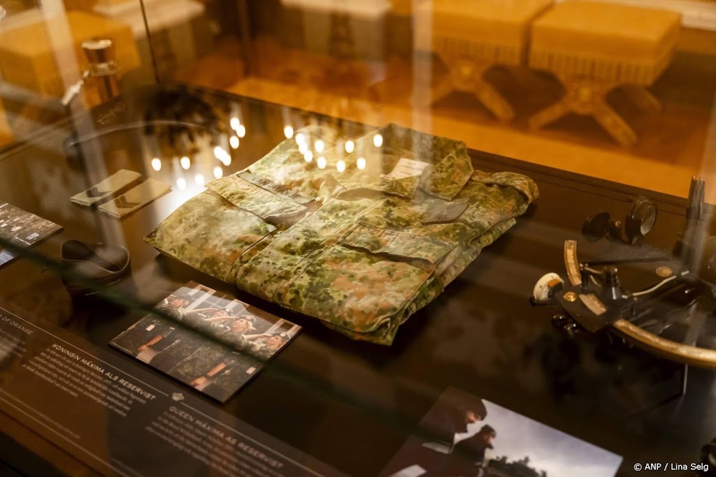 Camouflage-uniform en klapmok van reservist Máxima tentoongesteld