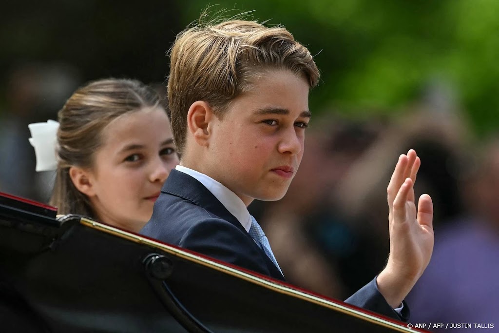 Brits hof deelt nieuwe foto van jarige prins George