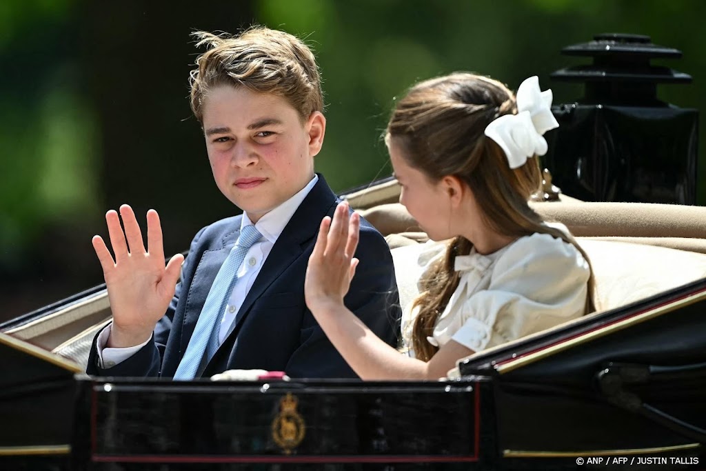 Paleis bedankt met nieuwe beelden van George voor gelukswensen