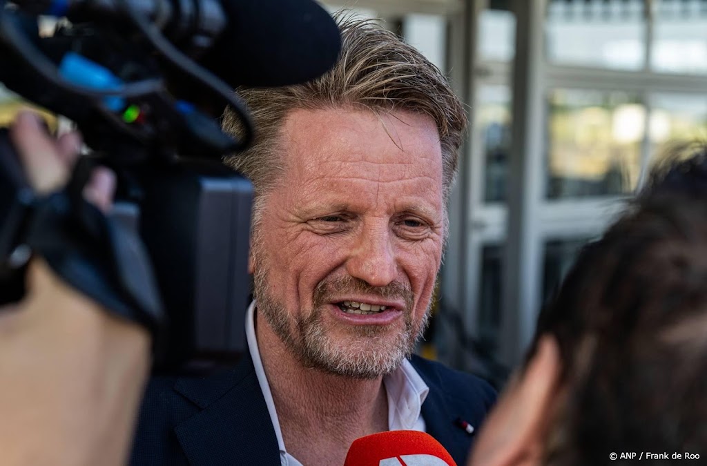 Prins Pieter-Christiaan durfde niet aan tafel bij Mart Smeets