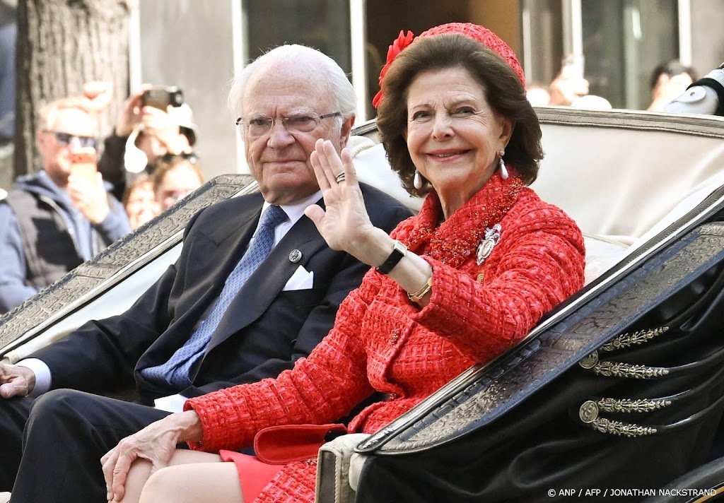 Zweedse royals vermaken zich met autoshow op Öland