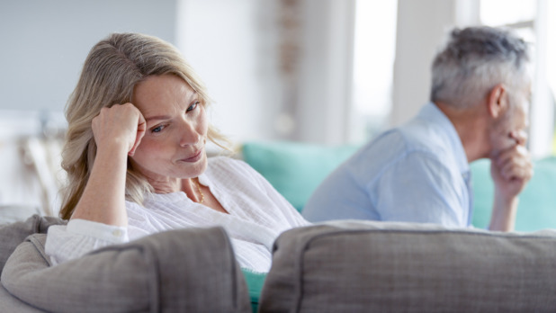 ouder stel met relatieproblemen