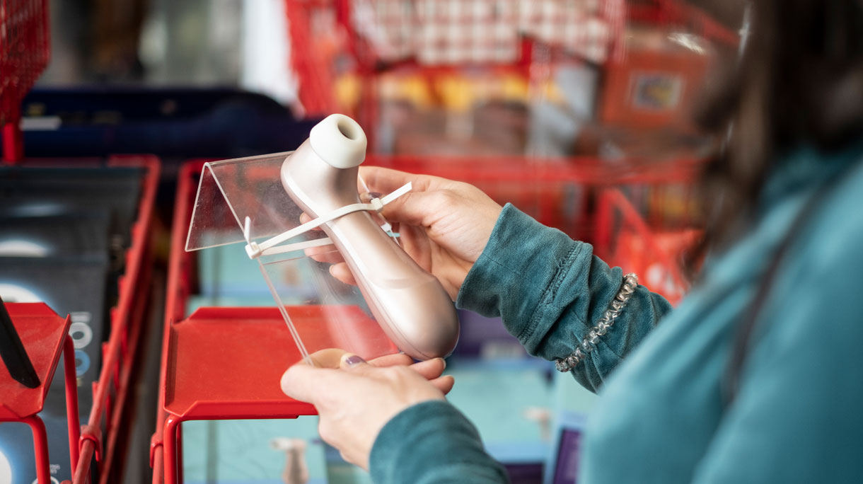 vrouw koop luchtdrukvibrator