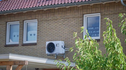 Airco aan buitenzijde rijtjeshuis