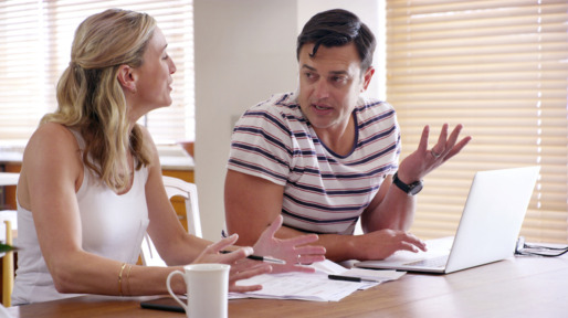 Partners hebben discussie over geldzaken