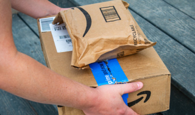 Pakketjes bezorger van Amazon