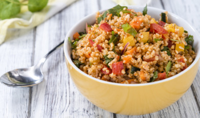 Bulgursalade met geroosterde paprika, abrikozen en amandelen