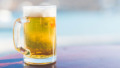 Alcoholvrij biertje op een tafel, lekker koud op een zomerse dag