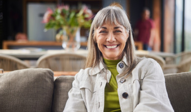 vrouw met energie lacht
