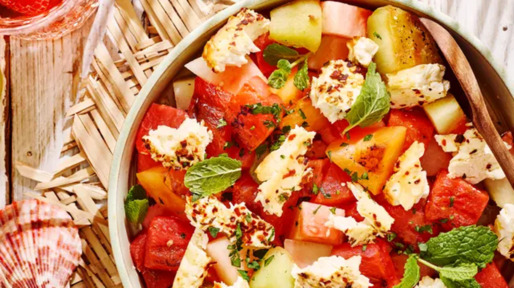 Salade van gegrilde meloen met gebakken chilifeta