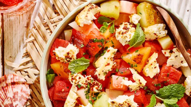 Salade van gegrilde meloen met gebakken chilifeta