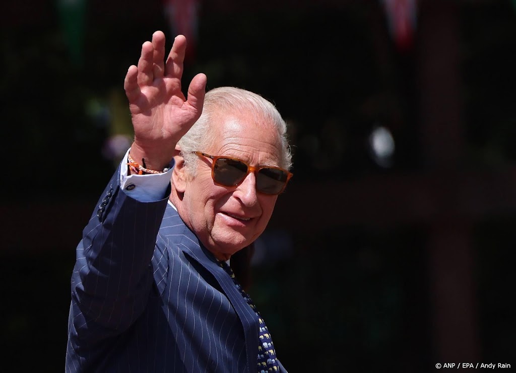 Charles luidt vakantie in Schotland in met planten nieuwe roos