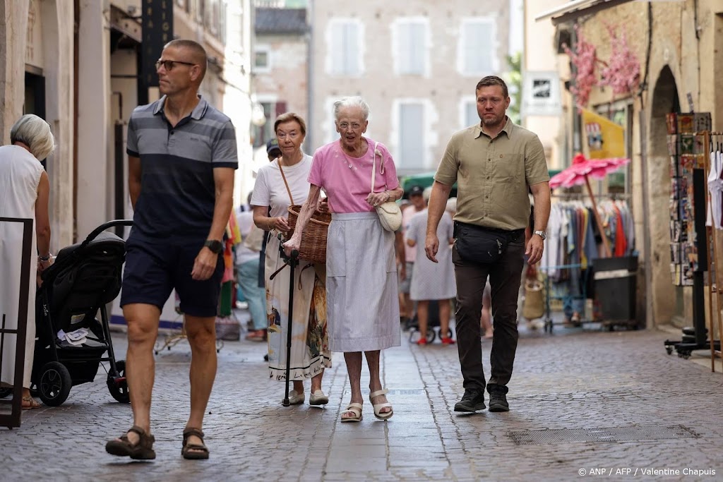Koningin Margrethe winkelt op Franse markt