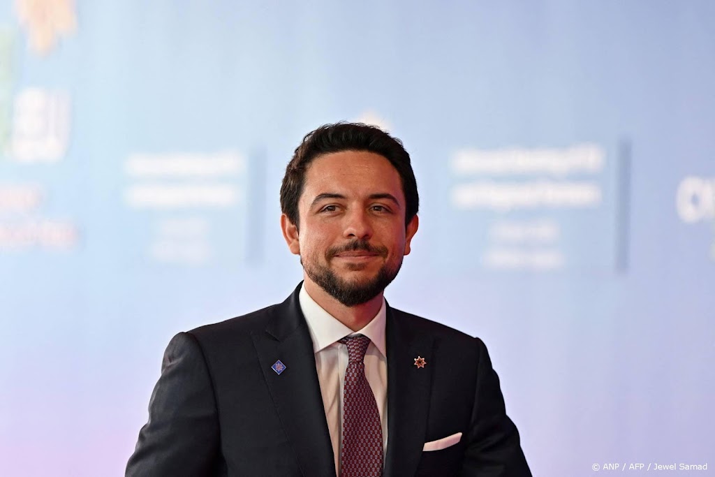 Kroonprins Hussein bij diploma-uitreiking technische universiteit