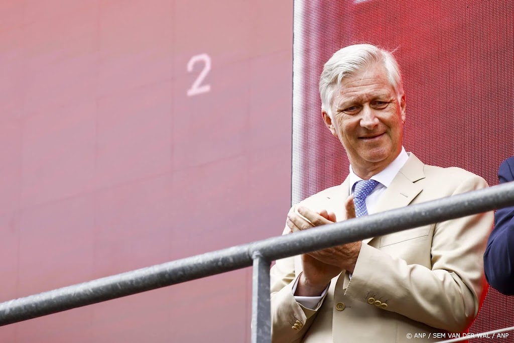 Koning Filip bezoekt teams die brand Hoge Venen bestrijden