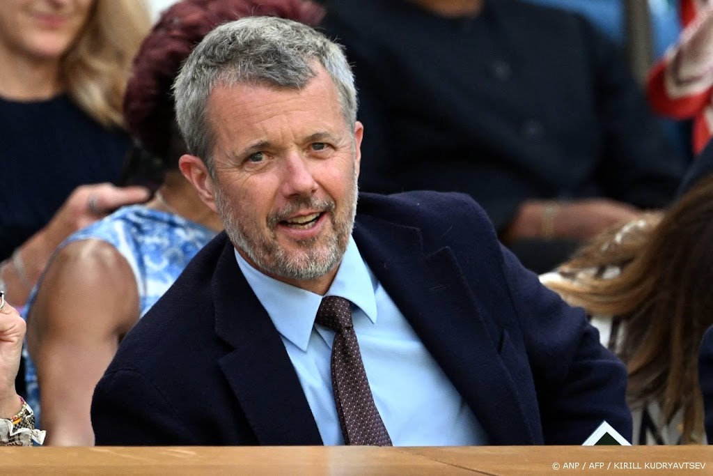 Koning Frederik ontvangt eerste Denen na zomervakantie