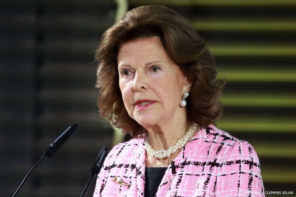 Koningin Silvia ontmoet Zweden die helpen bij bosbranden België