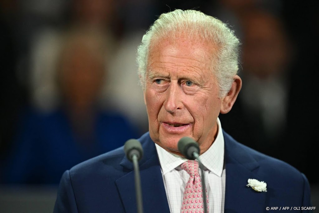 PETA roept Charles op zich te distantiëren van hondenras