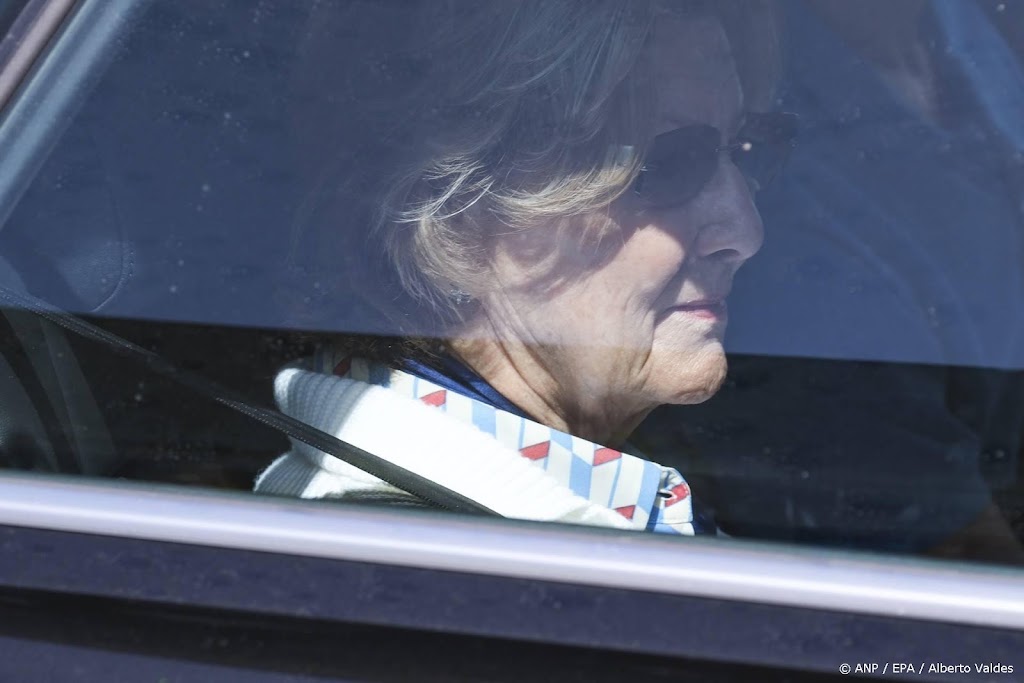 Noorse koningin Sonja op bezoek bij koning Harald in ziekenhuis