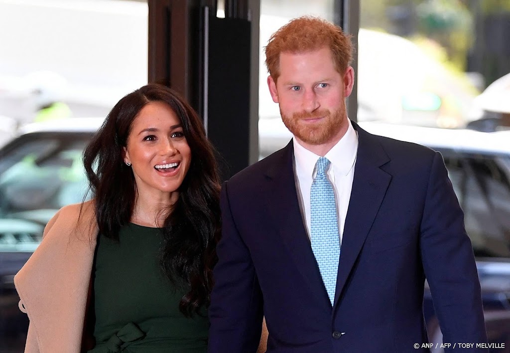 Harry en Meghan zijn aangekomen op luchthaven Birmingham