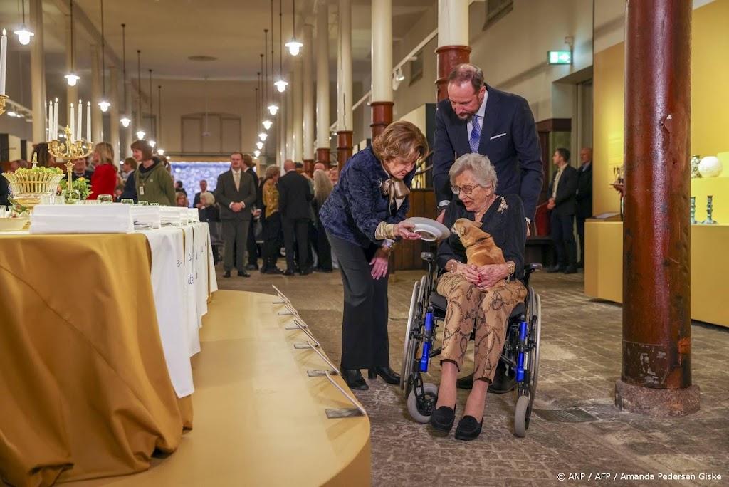 Zus koning Harald vertrekt bij ziekenhuis