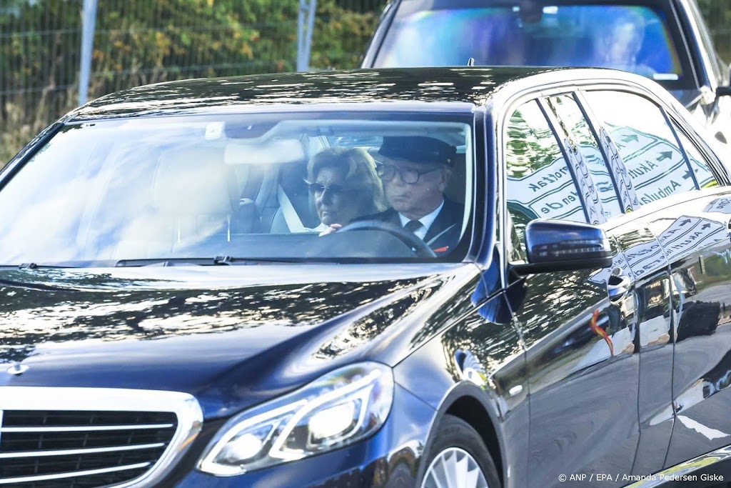 Koningin Sonja arriveert vroeg bij ziekenhuis in Oslo