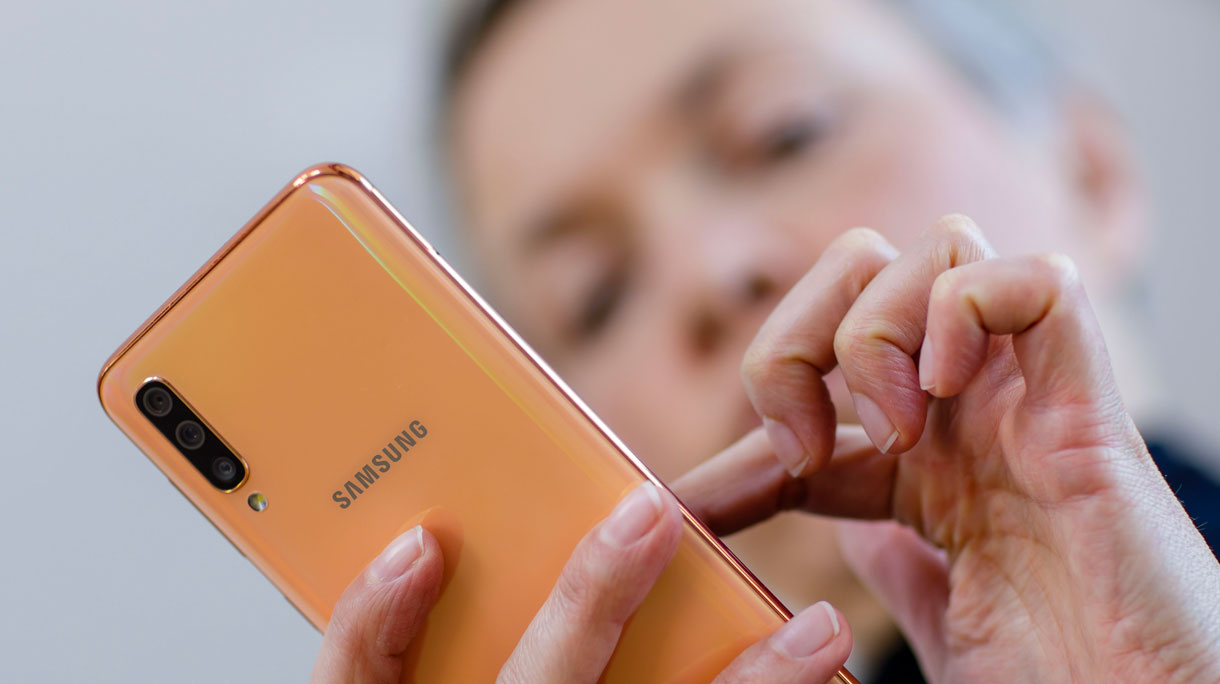 Vrouw met Samsung telefoon