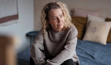 Serieuze vrouw