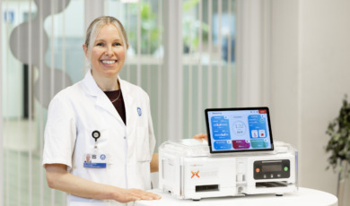 karin-gerritsen-met-neokidney-1-1.jpg