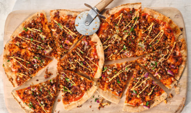 Pittige proteïnepizza - lekker en snel recept van voedingscoach Lot Beukers
