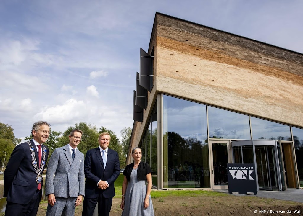 Koning Willem-Alexander opent vernieuwd museumpark in Eindhoven
