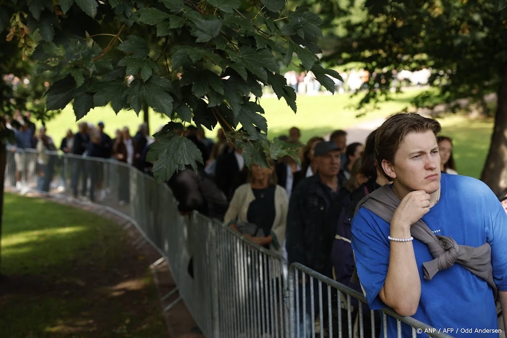 4300 mensen bewezen woensdag laatste eer aan koning Harald
